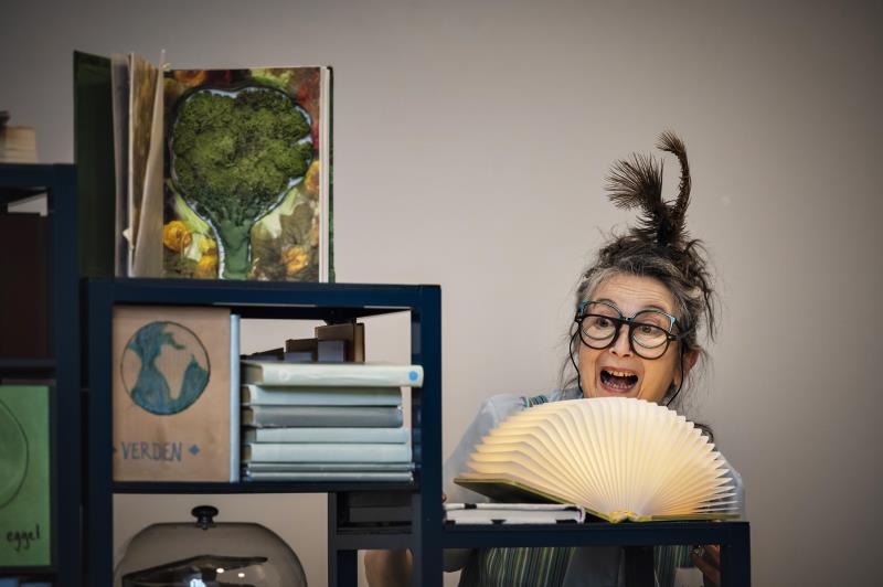 Lenke til artikkel: Bibliotek-Karens bibliotek av Sagliocco Ensemble ute på turné i Nordland i oktober!